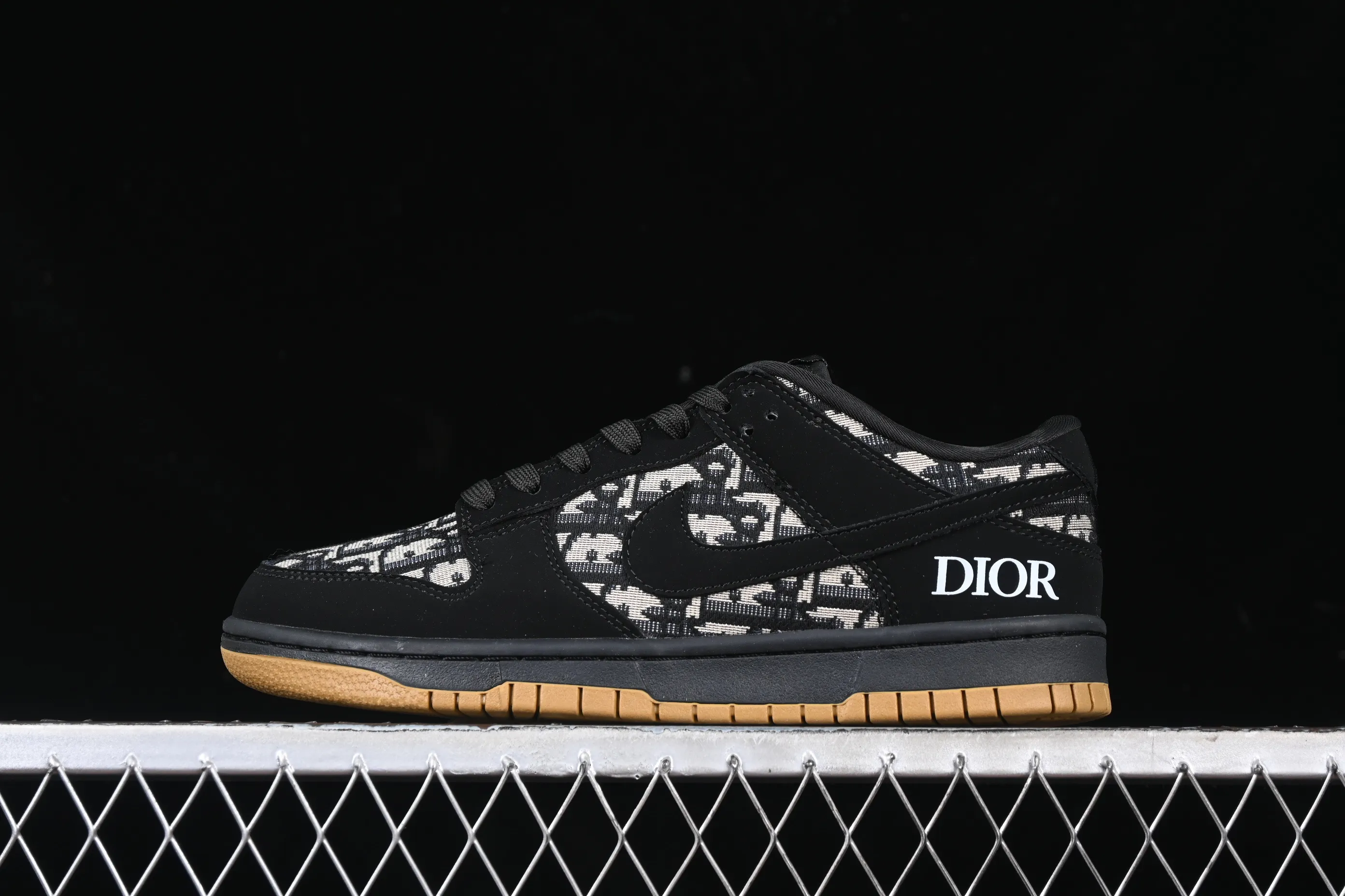 All categories Nk SB Dunk Series Nk SB Dunk Low High-end customized low-top sneakers Nk SB Dunk Low APE joint-camouflage black hook Anniversary high-end customized low-top casual sneakers KK1333-017